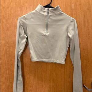 Vitality cropped Long-Sleeve Half-Zip Top in Light Grayish/green